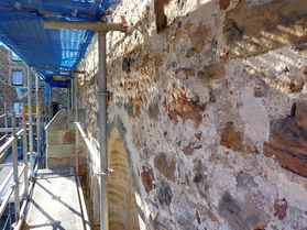 Arbeiten an der Südfassade (Foto: Karl-Franz Thiede)